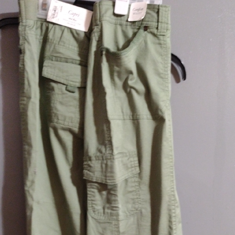 NWT Croft & Barrow Olive Capris - Picture 7 of 7